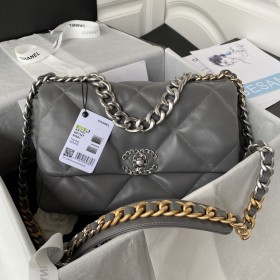  Handbag  Chanel  size 30 cm