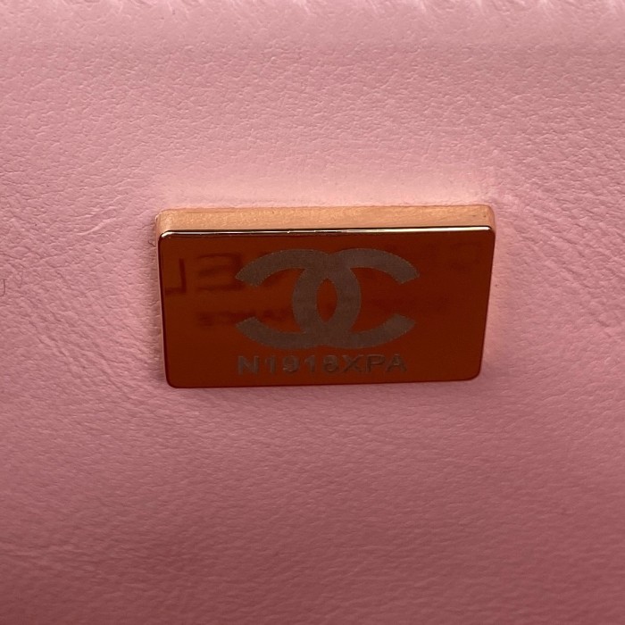  Handbag  Chanel AS3315  size 15x9.5x4.5 cm