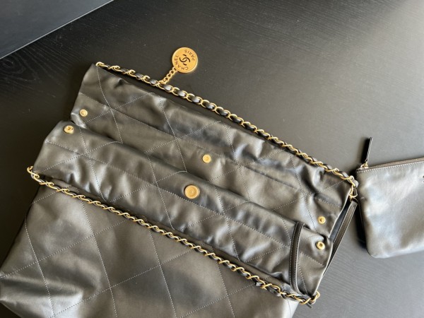 Handbag   Chanel   size   39cmx42cmx8 cm