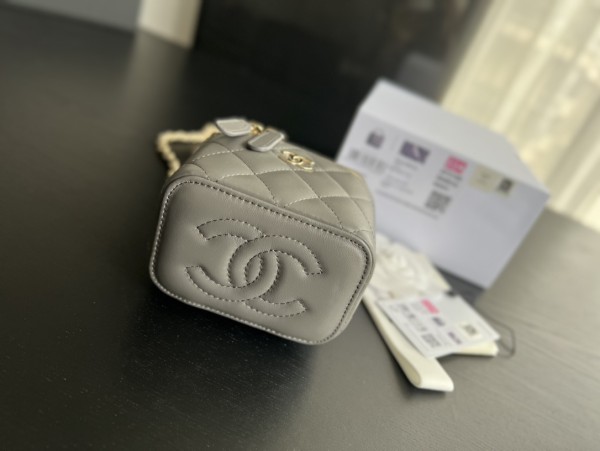  Handbag   Chanel  AP2198  size  11cmx8.5cmx7 cm