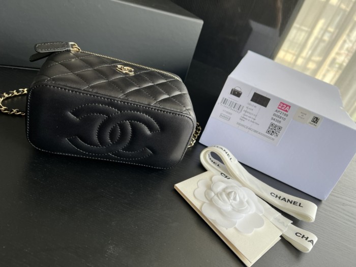  Handbag Chanel  AP2199  size 17cmx9.5cmx8 cm