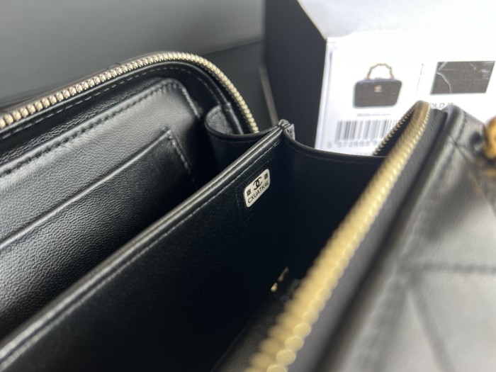  Handbag  Chanel AP2874  size 13.5cmx8.5cmx6 cm