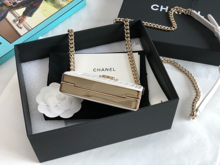 Handbag Chanel  size  11*7.5*2.4 cm