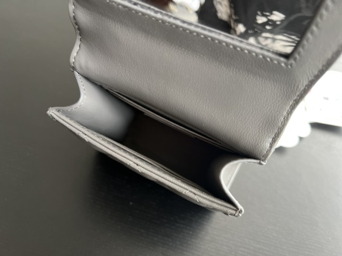  Handbag   Chanel  AP2682   size  11cmx11cmx4 cm  