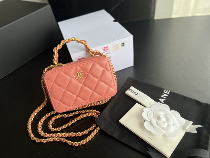  Handbag  Chanel AP2874  size 13.5cmx8.5cmx6 cm 