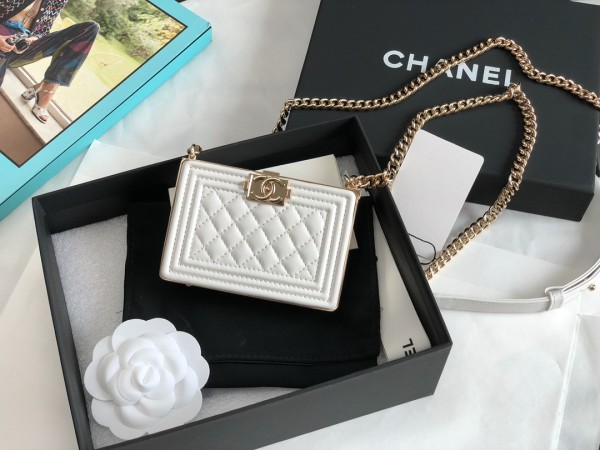 Handbag Chanel  size  11*7.5*2.4 cm