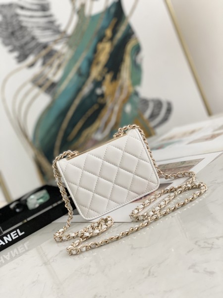  Handbag  Chanel 82768 size 12.5 2.5 9 cm