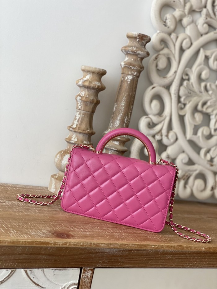  Handbag   Chanel 81207  size  19 cm   