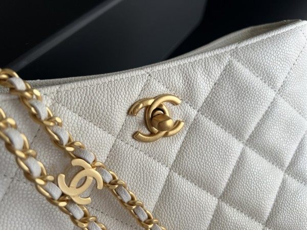  Handbag  Chanel  3223  size  16cmx19cmx8 cm 