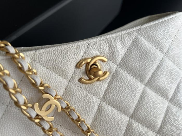  Handbag  Chanel  3223  size  16cmx19cmx8 cm 