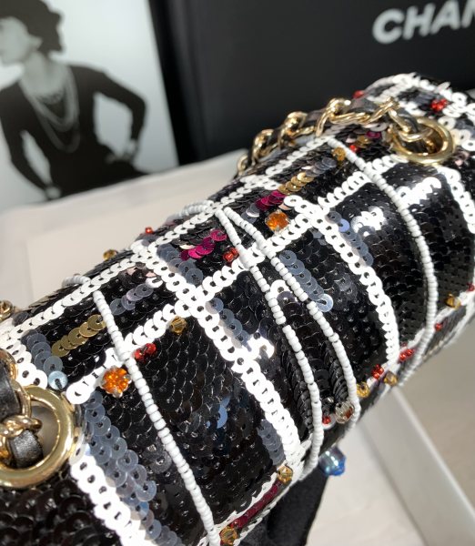  Handbag  Chanel  size 19 Cm