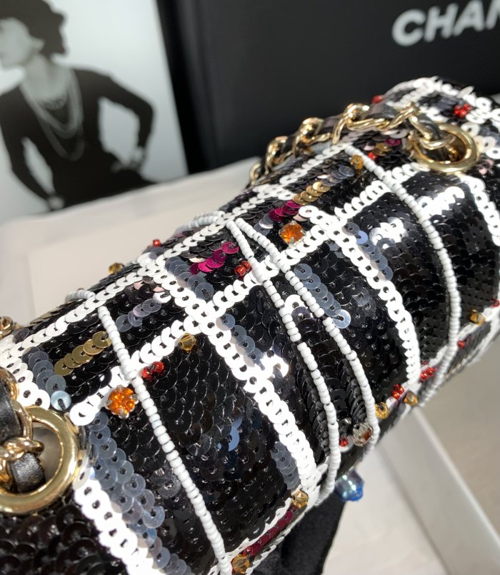  Handbag  Chanel  size 19 Cm