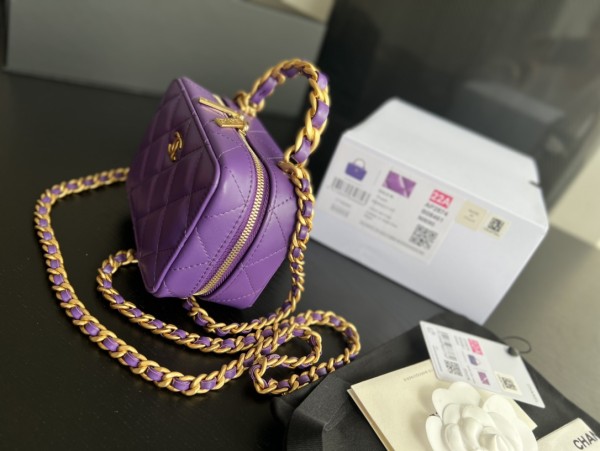  Handbag   Chanel  AP2874  size  13.5cmx8.5cmx6 cm 