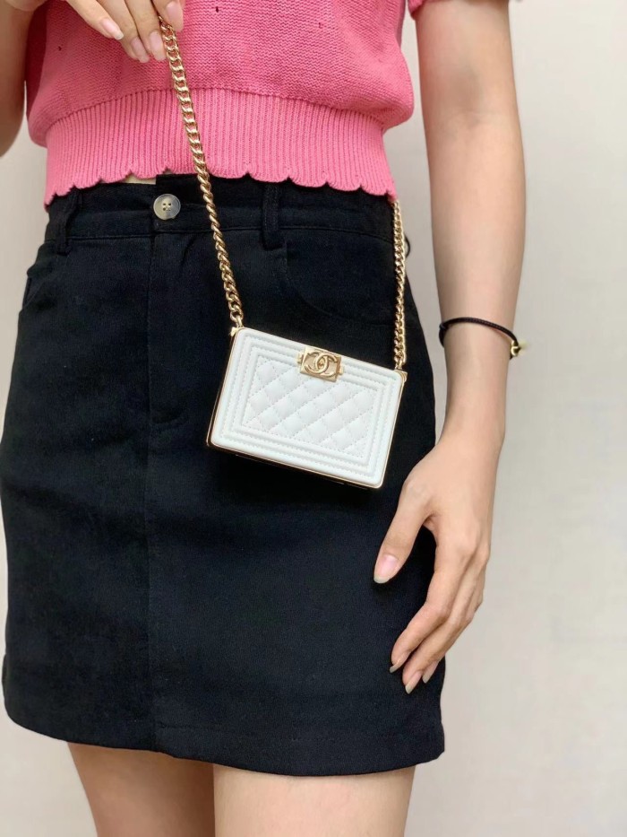  Handbag  Chanel  size  11*7.5*2.4 cm