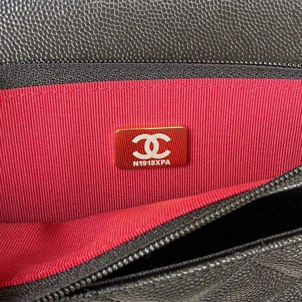 Handbag  Chanel  AP2840  size 12.3x19.2x3.5 cm