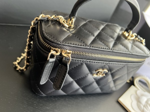  Handbag Chanel  AP2199  size 17cmx9.5cmx8 cm