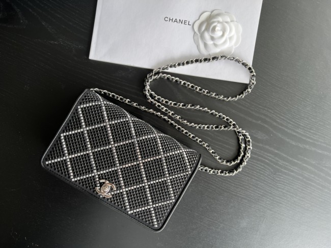  Handbag  Chanel  size 19 cm