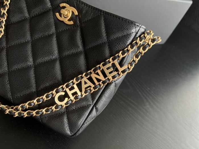  Handbag   Chanel   3223  size  16cmx19cmx8 cm