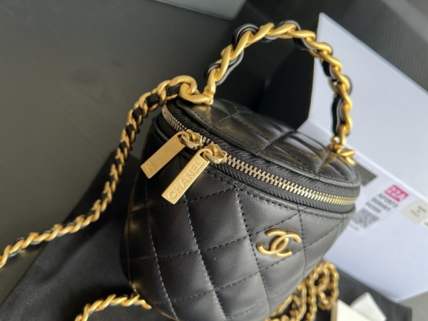  Handbag  Chanel AP2873  size  10.5cmx11.5 cm