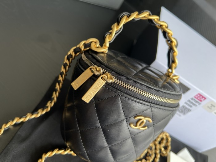  Handbag  Chanel AP2873  size  10.5cmx11.5 cm