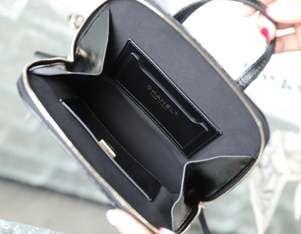  Handbag   Chanel  size  𝟸𝟷*𝟸𝟺*𝟿 𝚌𝚖