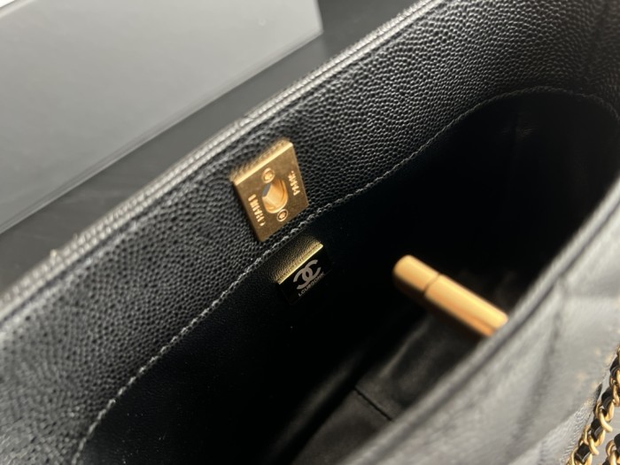  Handbag   Chanel   3223  size  16cmx19cmx8 cm