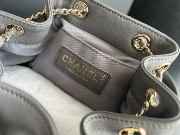  Handbag  Chanel  2908  size 18cmx18cmx12 cm