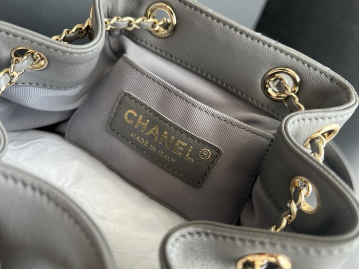  Handbag  Chanel  2908  size 18cmx18cmx12 cm