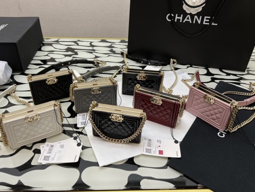 Handbag Chanel  size  11*7.5*2.4 cm