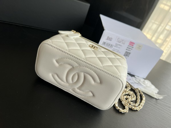  Handbag   Chanel  AP2199  size 17cmx9.5cmx8 cm