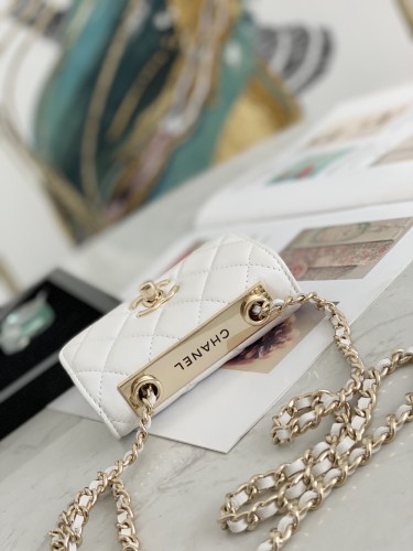  Handbag  Chanel 82768 size 12.5 2.5 9 cm