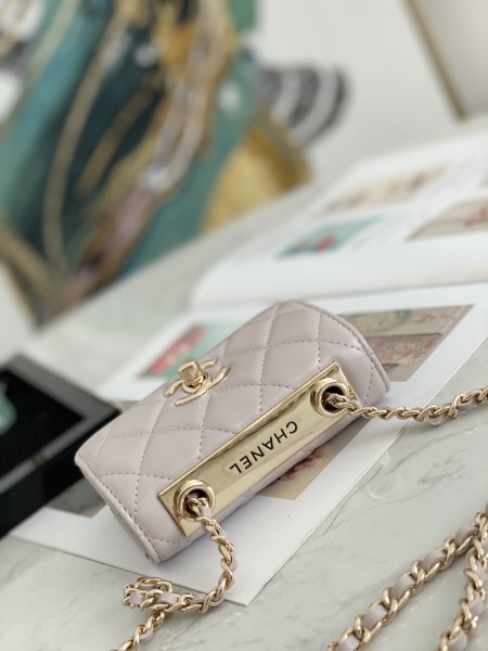  Handbag  Chanel  82768  size  12.5 2.5 9 cm