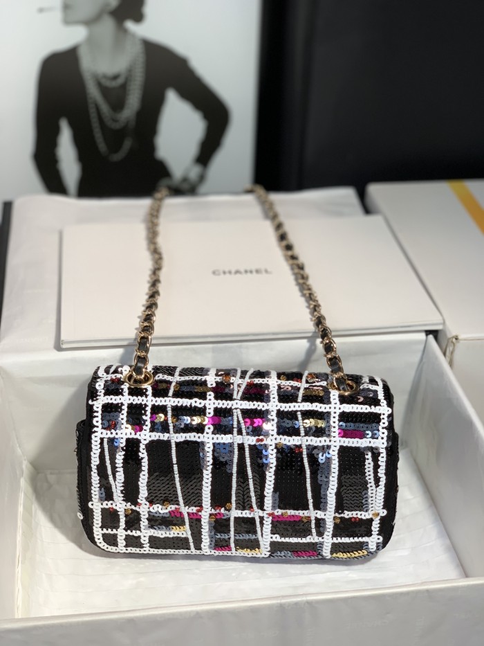 Handbag  Chanel  size 19 Cm