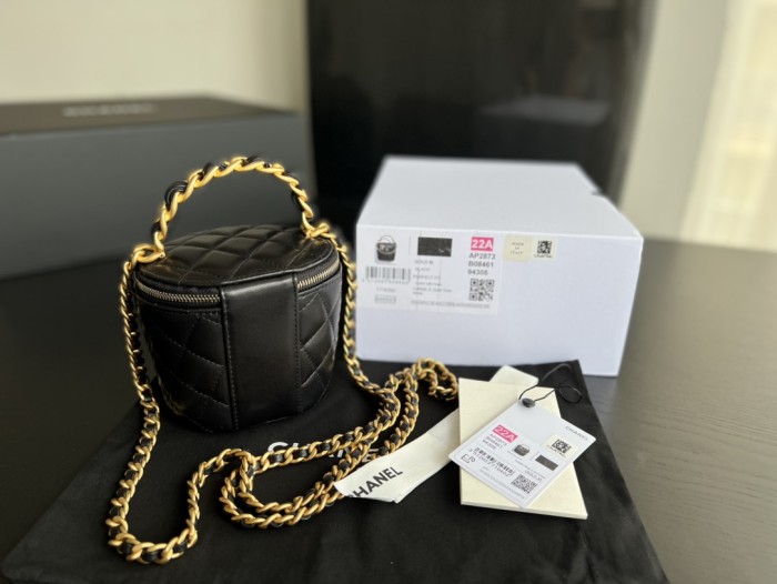  Handbag  Chanel AP2873  size  10.5cmx11.5 cm