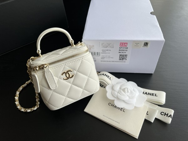  Handbag   Chanel  AP2198  size  11cmx8.5cmx7 cm