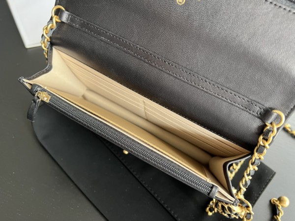  Handbag   Chanel   AP1450  size  19 cm 