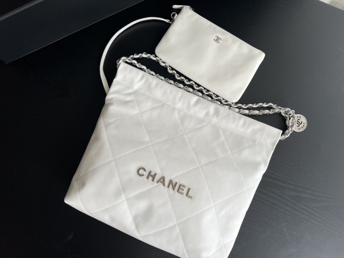  Handbag  Chanel  size  35cmx37cmx7 cm