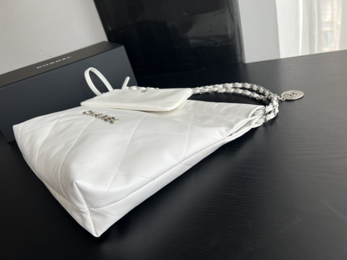  Handbag  Chanel  size  35cmx37cmx7 cm