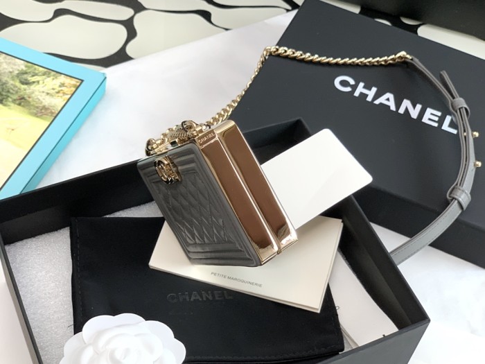 Handbag Chanel  size  11*7.5*2.4 cm