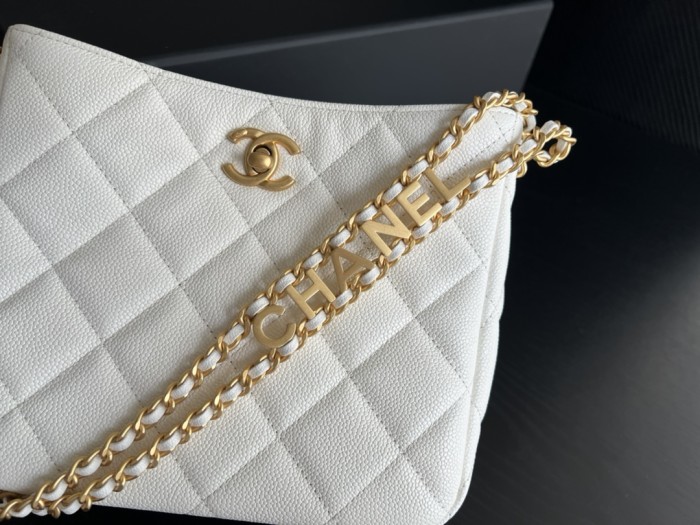  Handbag  Chanel  3223  size  16cmx19cmx8 cm 