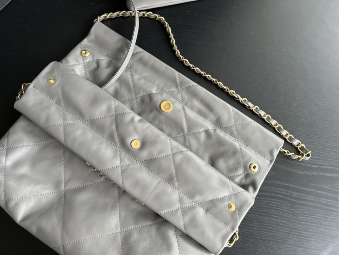  Handbag  Chanel  size  35cmx37cmx7 cm