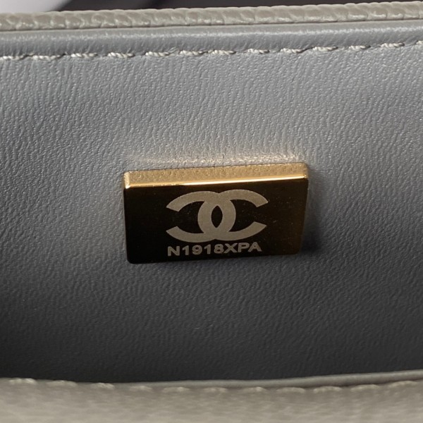  Handbag  Chanel AS3315 size 15x9.5x4.5 cm