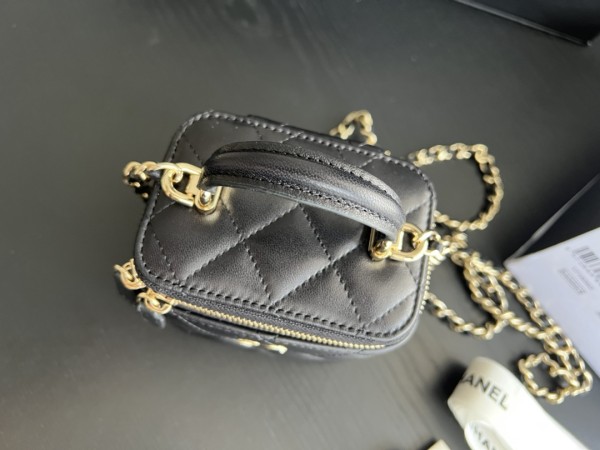  Handbag   Chanel AP2198 size  11cmx8.5cmx7 cm