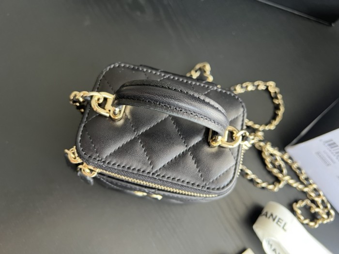  Handbag   Chanel AP2198 size  11cmx8.5cmx7 cm