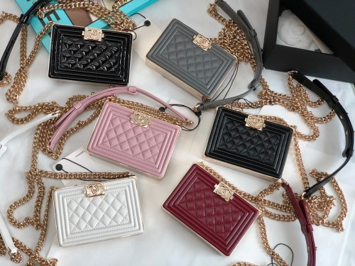 Handbag Chanel  size  11*7.5*2.4 cm