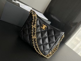  Handbag   Chanel  3223  size  16cmx19cmx8 cm