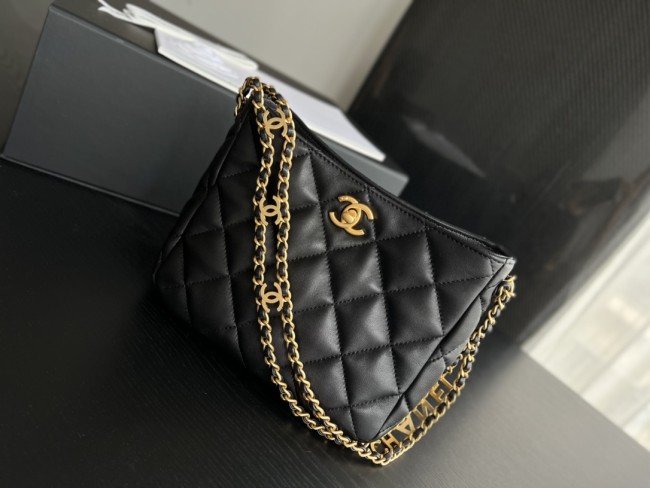  Handbag   Chanel  3223  size  16cmx19cmx8 cm