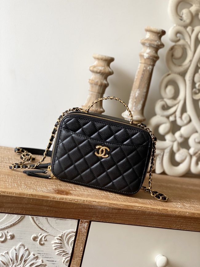 Handbag  Chanel  AP3222  size 19*13.5*7  cm