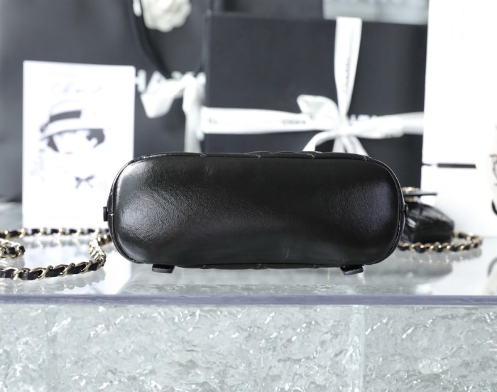  Handbag   Chanel  size  𝟸𝟷*𝟸𝟺*𝟿 𝚌𝚖