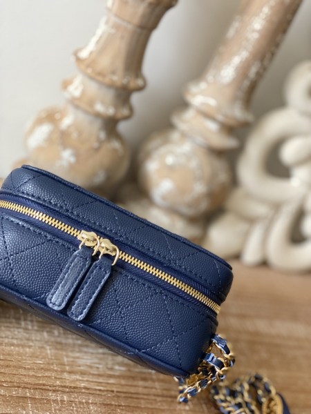  Handbag   Chanel 2858  size 14x10x7 cm